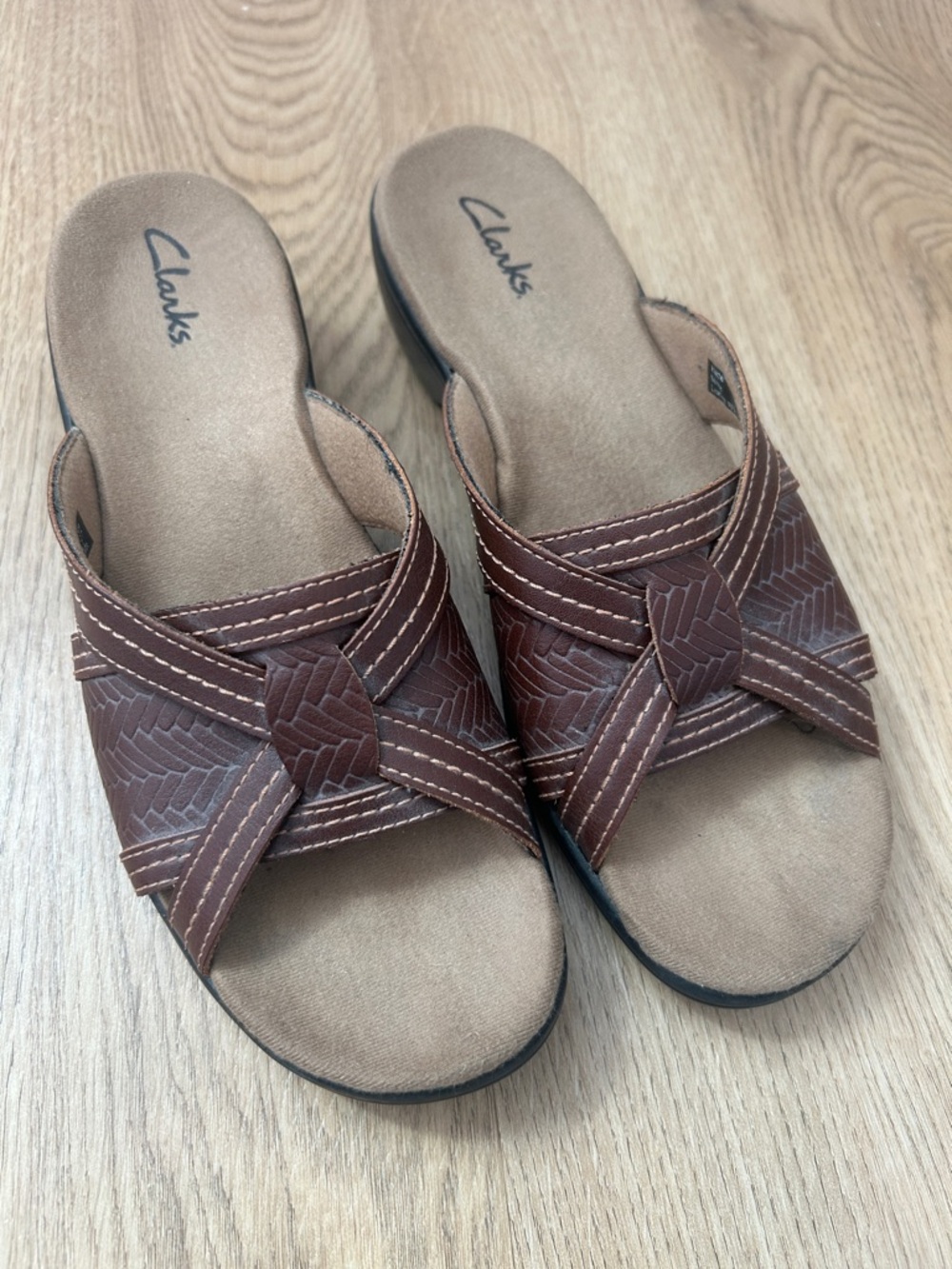 Clarks Brown Woven Leather Slide Sandals with Cross-Strap Detail Size 6‎